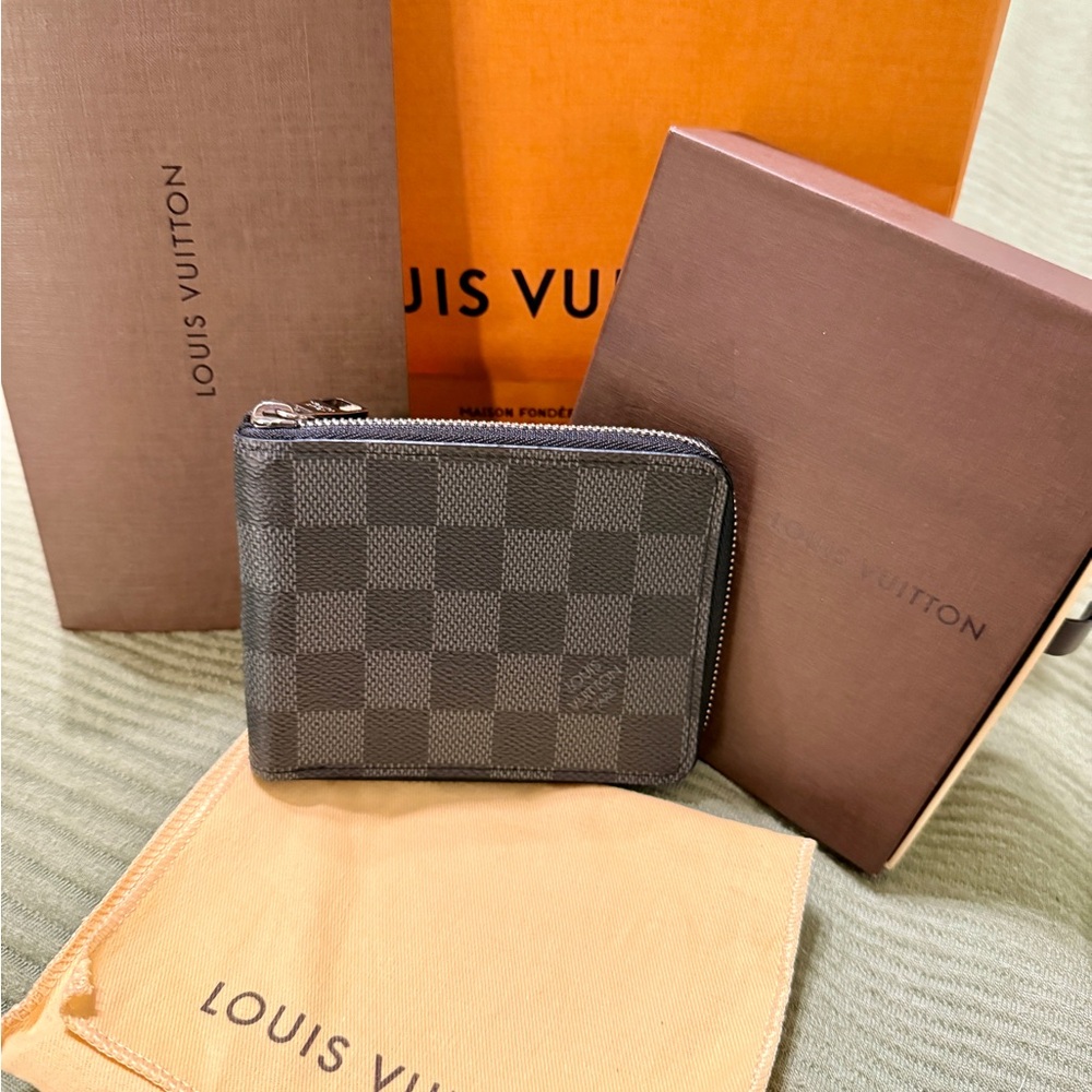 Louis Vuitton Black Zipper Wallet